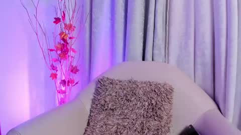 DannaHadid online show from February 12, 2025, 9:11 pm