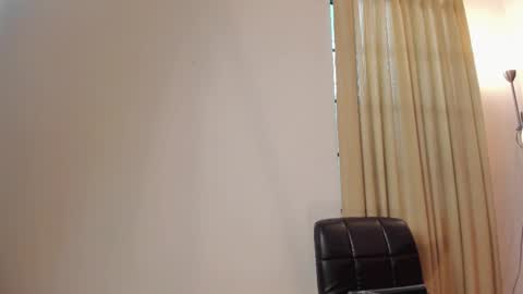 DannaHadid online show from February 26, 2025, 7:16 pm
