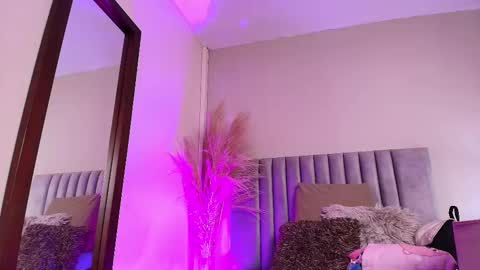 DannaHadid online show from September 10, 2025, 6:19 pm