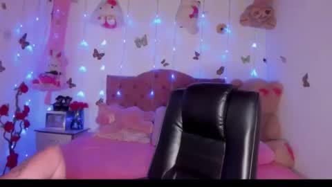 Danna Sofia jeins online show from April 26, 2026, 2:26 pm