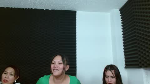 dannamomcerrat online show from December 6, 2024, 5:09 am