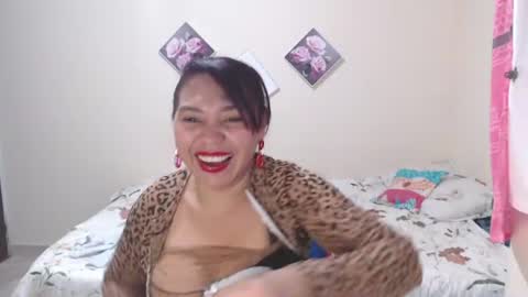 dannamomcerratt online show from June 13, 2026, 4:43 am