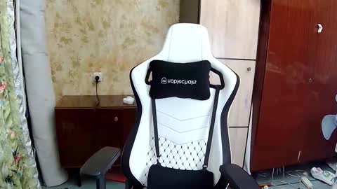 Snapshot of danniielll chatting on October 2, 2025, 4:58 pm HilmarZ online show from October 2, 2025, 4:58 pm