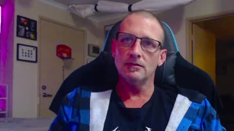 dannozdirekt online show from May 5, 2026, 4:04 pm