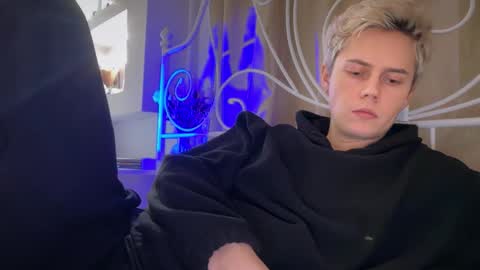 danny online show from December 3, 2025, 1:42 pm