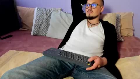dantebii online show from September 8, 2025, 6:51 pm