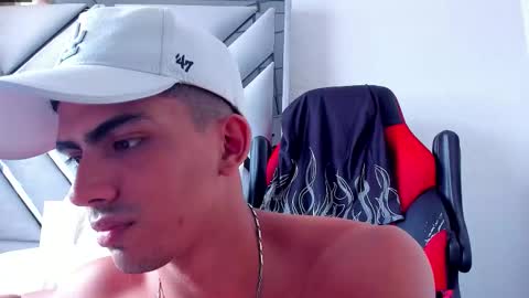 Snapshot of danterouxx chatting on October 8, 2025, 5:54 pm Dante online show from October 8, 2025, 5:54 pm