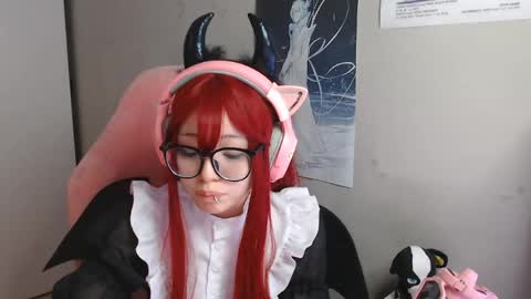 danyelleeyermann online show from May 7, 2026, 12:54 pm
