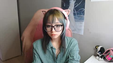 danyelleeyermann online show from May 18, 2026, 1:06 pm