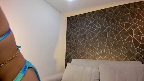 Snapshot of danysweet_ chatting on December 21, 2024, 8:18 am Daniela online show from December 21, 2024, 8:18 am