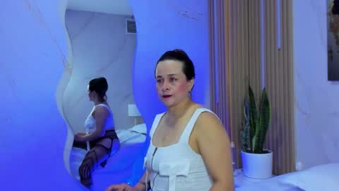 Daphne online show from September 23, 2025, 2:25 am
