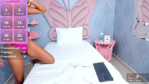 Snapshot of daphne_fox_ chatting on December 26, 2024, 1:21 pm Daphne  online show from December 26, 2024, 1:21 pm