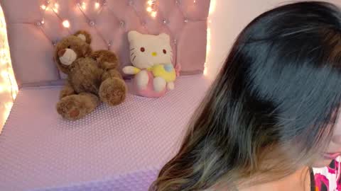 Snapshot of daphne_little chatting on October 19, 2025, 12:33 am daphne_little online show from October 19, 2025, 12:33 am