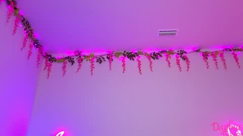 Daphne Madison online show from November 7, 2025, 9:15 pm