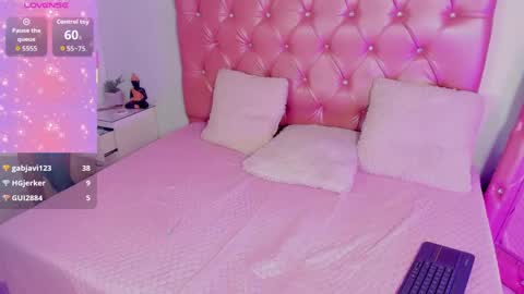 daphnesky__ online show from September 9, 2025, 9:14 pm