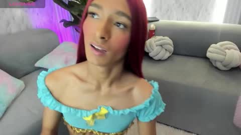 Snapshot of dara_petite_ chatting on October 10, 2025, 11:09 am online show from October 10, 2025, 11:09 am