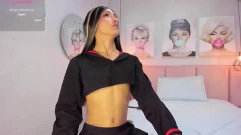 Snapshot of dara_petite_ chatting on November 6, 2025, 3:29 am online show from November 6, 2025, 3:29 am