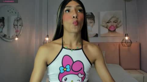 Snapshot of dara_petite_ chatting on November 7, 2025, 10:04 am online show from November 7, 2025, 10:04 am