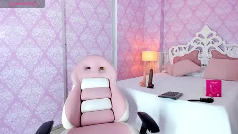 Snapshot of dara_petite_ chatting on November 9, 2025, 12:42 am online show from November 9, 2025, 12:42 am