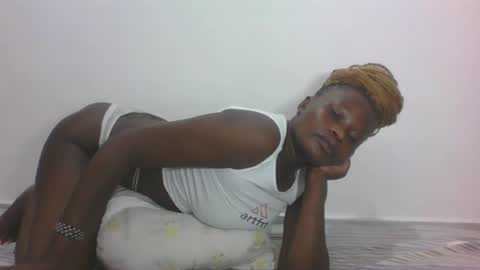 Snapshot of darberry21 chatting on June 14, 2026, 4:58 am ESTHER online show from June 14, 2026, 4:58 am