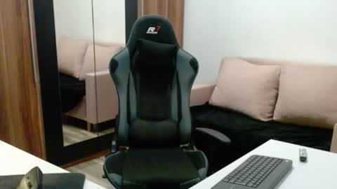 darius_94 online show from October 12, 2025, 5:17 am