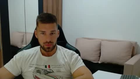 darius_94 online show from November 12, 2025, 4:57 am