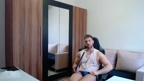 darius_94 online show from May 4, 2026, 3:46 am