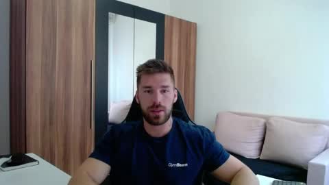 darius_94 online show from May 5, 2026, 4:09 am