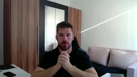 darius_94 online show from May 6, 2026, 5:03 am