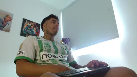 Darius Phoenix  online show from June 8, 2026, 5:35 pm