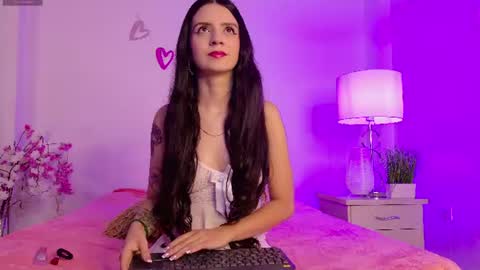 dark_angell77 online show from June 15, 2026, 11:12 am