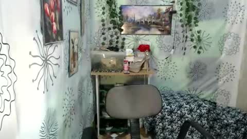 yushico online show from February 24, 2025, 2:51 am