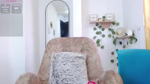 dark_dreams0 online show from June 13, 2026, 6:06 pm
