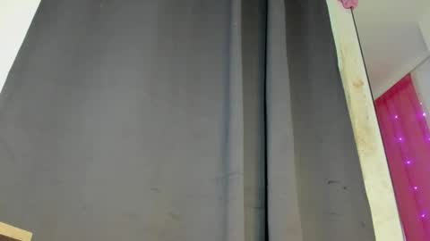 dark_flama online show from November 28, 2025, 12:52 pm