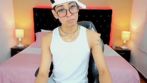 Snapshot of dark_hairy_ chatting on December 18, 2024, 3:58 am Andrew online show from December 18, 2024, 3:58 am