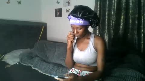dark_mellanin online show from June 21, 2026, 5:59 pm