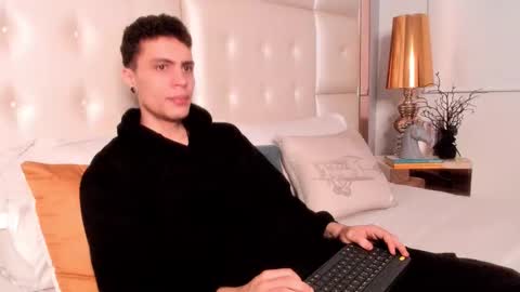 dark_sun333 online show from February 3, 2026, 11:10 pm