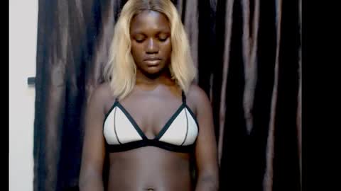 Snapshot of darkchocoxx chatting on September 21, 2025, 9:27 pm sexygal online show from September 21, 2025, 9:27 pm