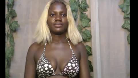 Snapshot of darkchocoxx chatting on September 23, 2025, 2:14 am sexygal online show from September 23, 2025, 2:14 am