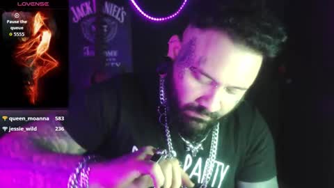 darkclothes online show from October 8, 2025, 7:50 am