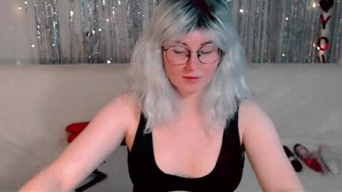 Kelly online show from September 25, 2025, 1:04 pm