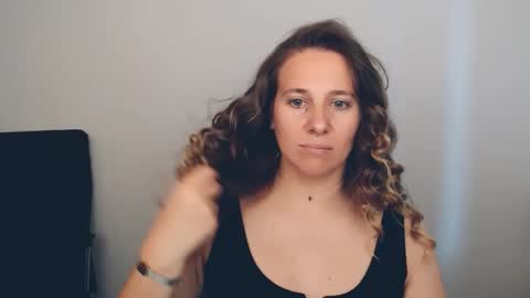 Snapshot of darklure_ chatting on September 24, 2025, 2:09 pm Anna online show from September 24, 2025, 2:09 pm