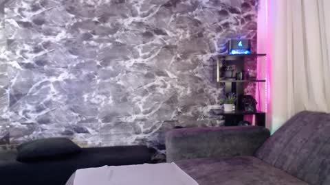 Snapshot of darkly_waxx chatting on January 25, 2025, 7:39 pm New account.  Help me reach 100 thumbs up  online show from January 25, 2025, 7:39 pm