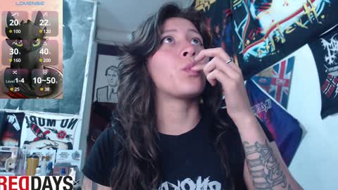 Snapshot of darkness_joones chatting on February 5, 2025, 12:53 am Darkness online show from February 5, 2025, 12:53 am