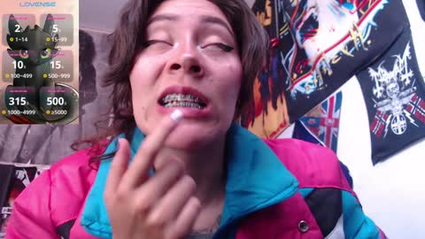 Snapshot of darkness_joones chatting on February 7, 2025, 7:49 pm Darkness online show from February 7, 2025, 7:49 pm