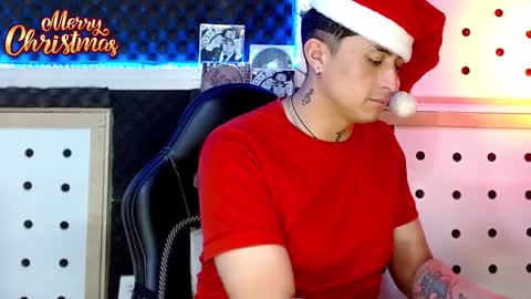 Snapshot of darko0717 chatting on December 24, 2024, 7:00 pm DARKO0717 online show from December 24, 2024, 7:00 pm