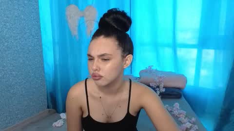 Snapshot of darksirenn chatting on September 22, 2025, 10:17 am Layla online show from September 22, 2025, 10:17 am