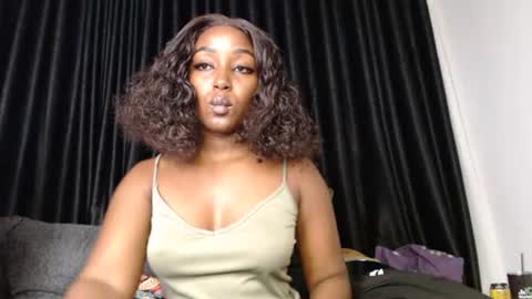 darktanqueen online show from June 18, 2026, 3:40 am