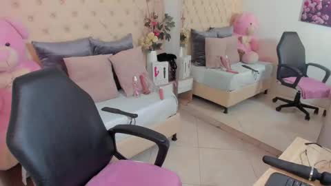 Snapshot of darle_volant chatting on October 28, 2025, 11:07 pm Darle Volant online show from October 28, 2025, 11:07 pm