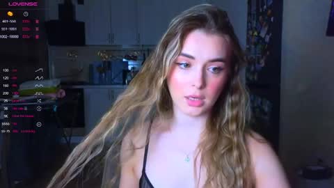 Snapshot of darlina_ryan chatting on April 4, 2026, 7:44 pm Darlina online show from April 4, 2026, 7:44 pm